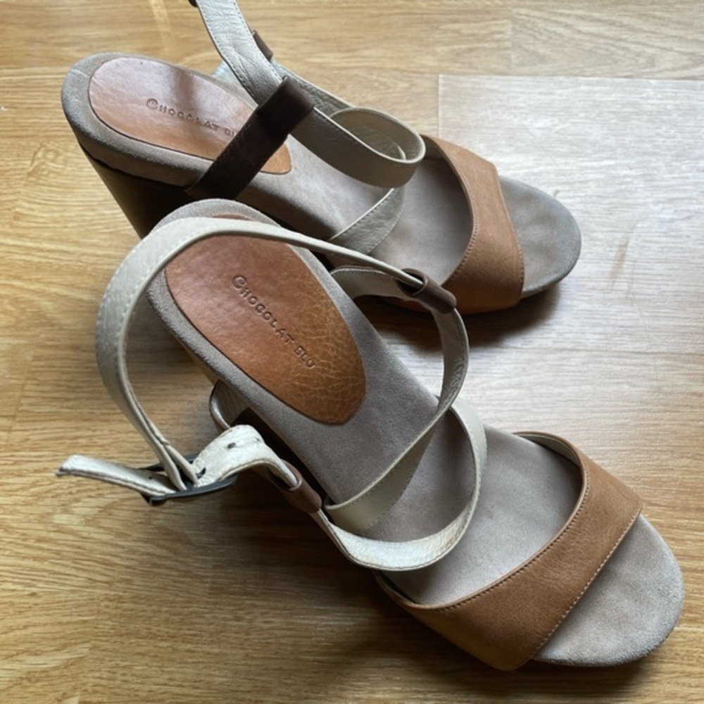 Chocolat Blu Wedge sunny sandals brown taupe sz 8‎